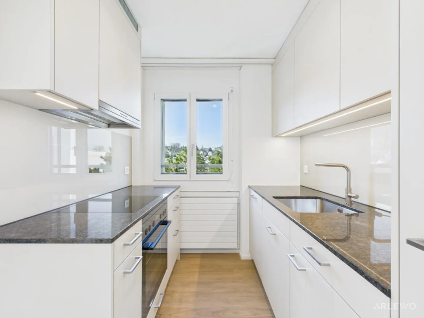 Una casa vicino al lago e alla città - Foto 3 di 9