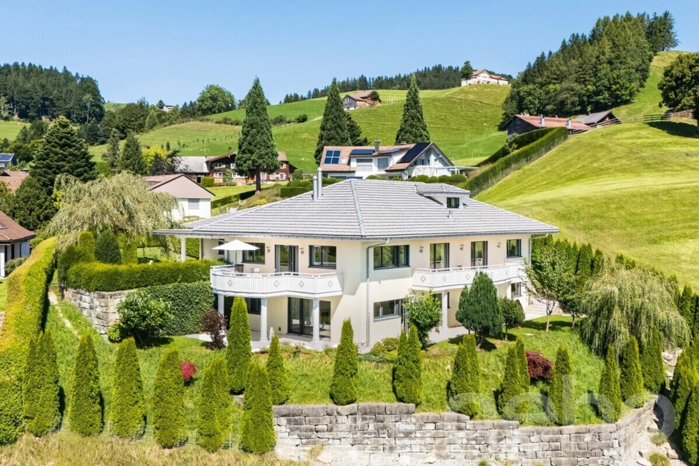 Villa esclusiva con vista spettacolare e finiture di alta gamma - Foto 2 di 12