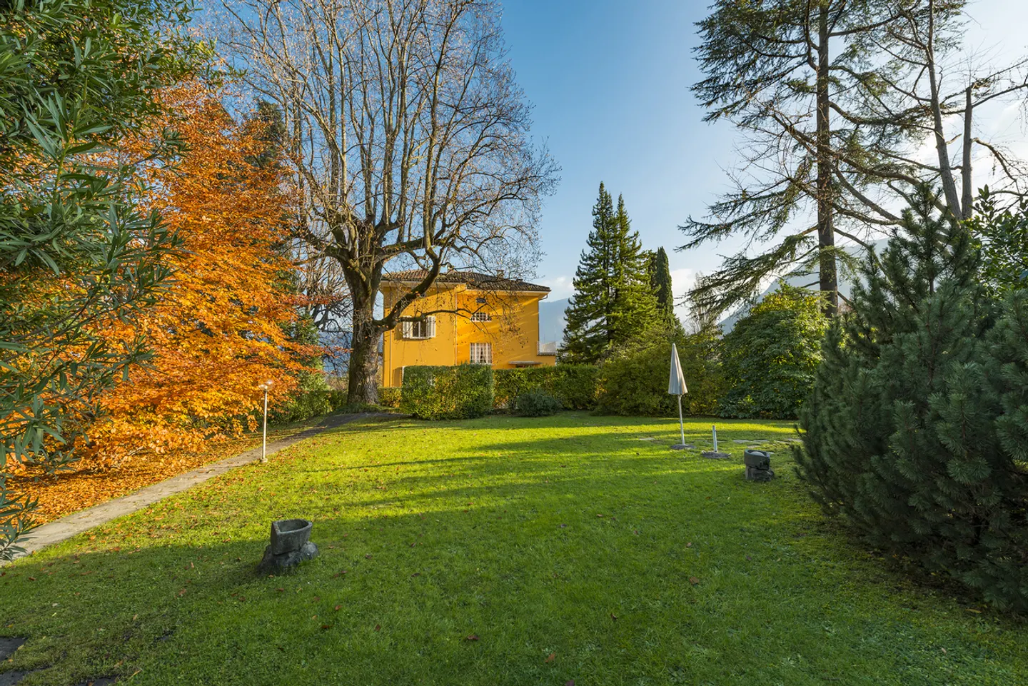 Historische Villa mit privatem Park am Rande von Lugano - Foto 3 von 20