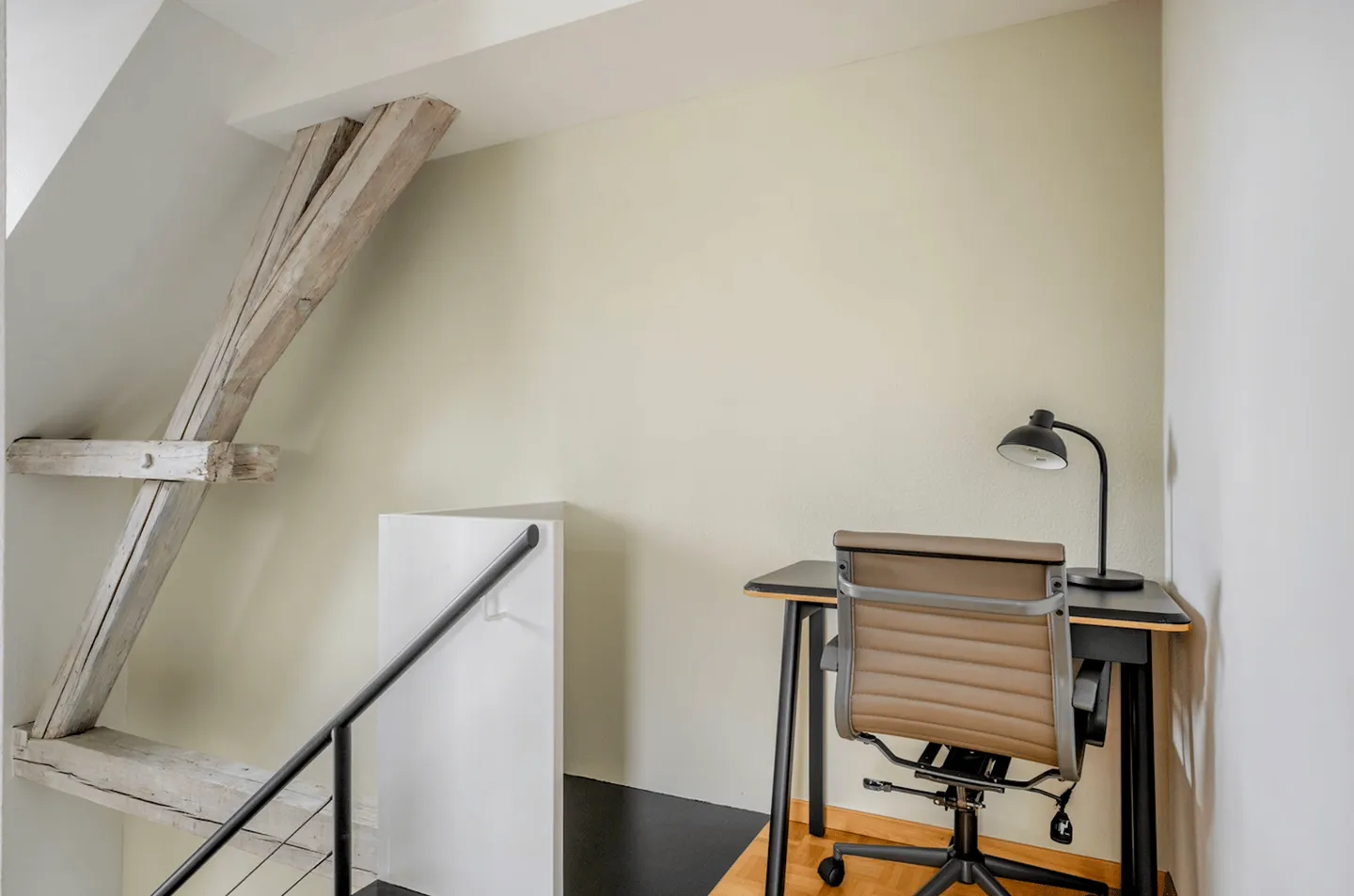 Sonderaktion! Charmantes 2.5-Zimmer-Duplex-Apartment in Zürichs lebhaftem Stadtteil 4 - Foto 11 von 14