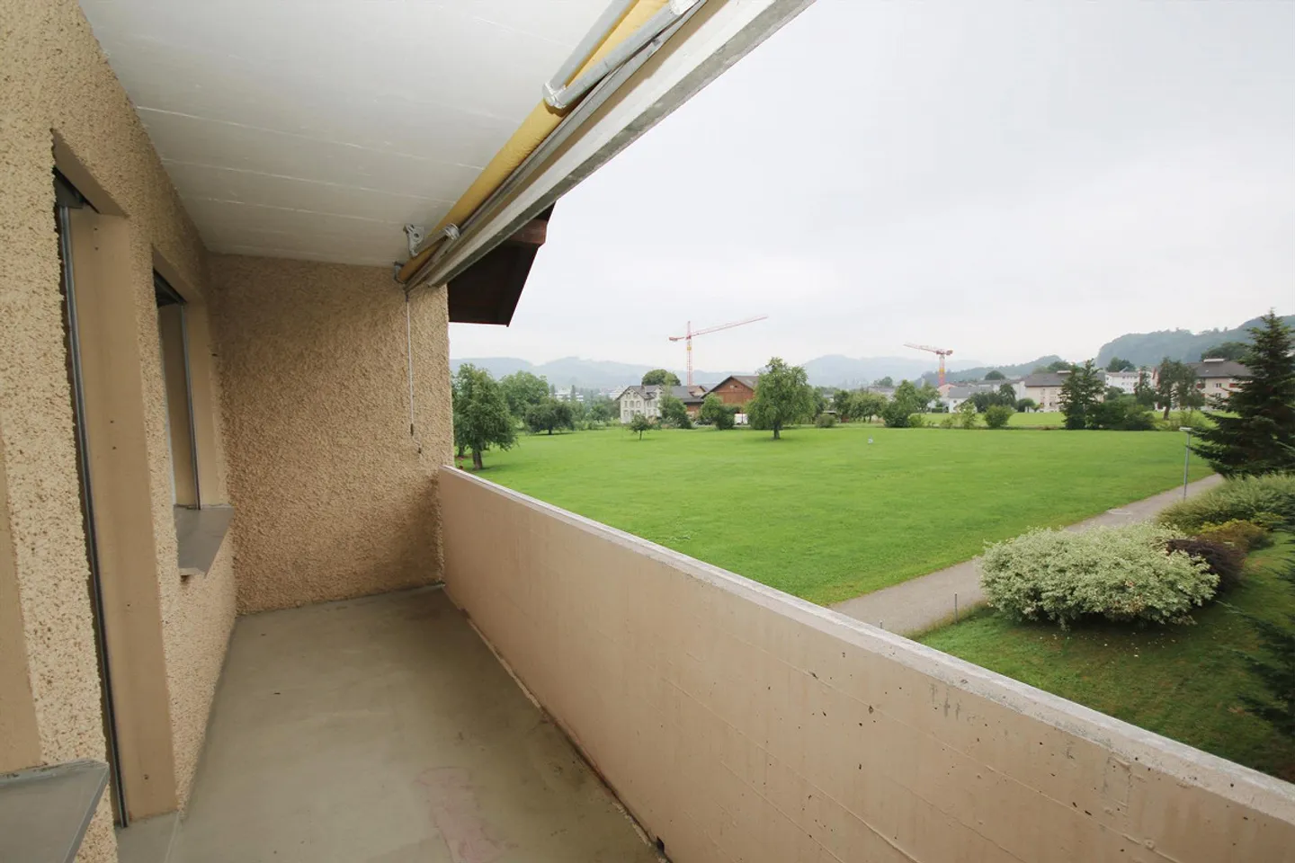 Appartement familial de 6,5 pièces, situé au centre et au calme - Photo 2 sur 8