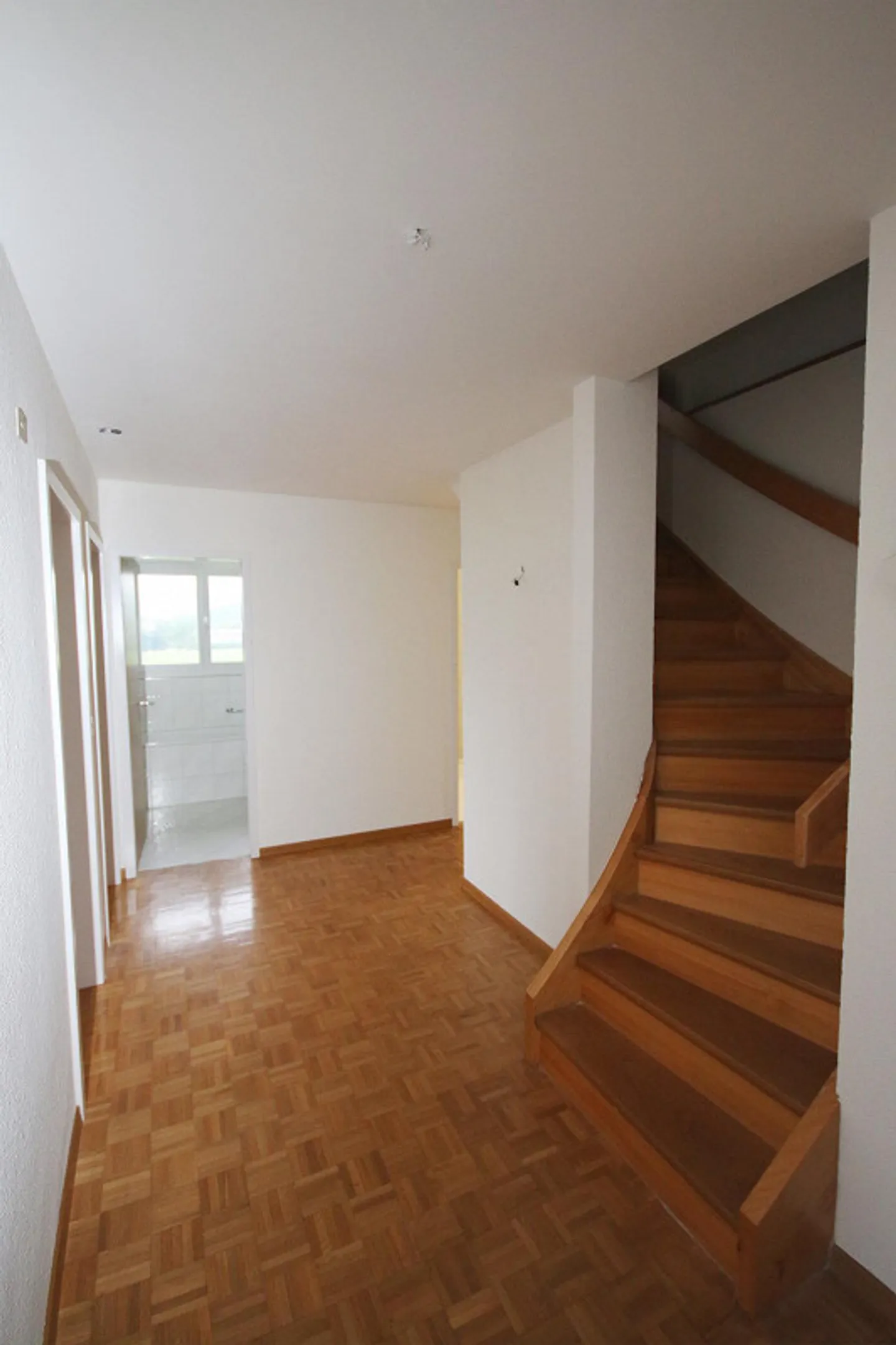 Appartement familial de 6,5 pièces, situé au centre et au calme - Photo 3 sur 8