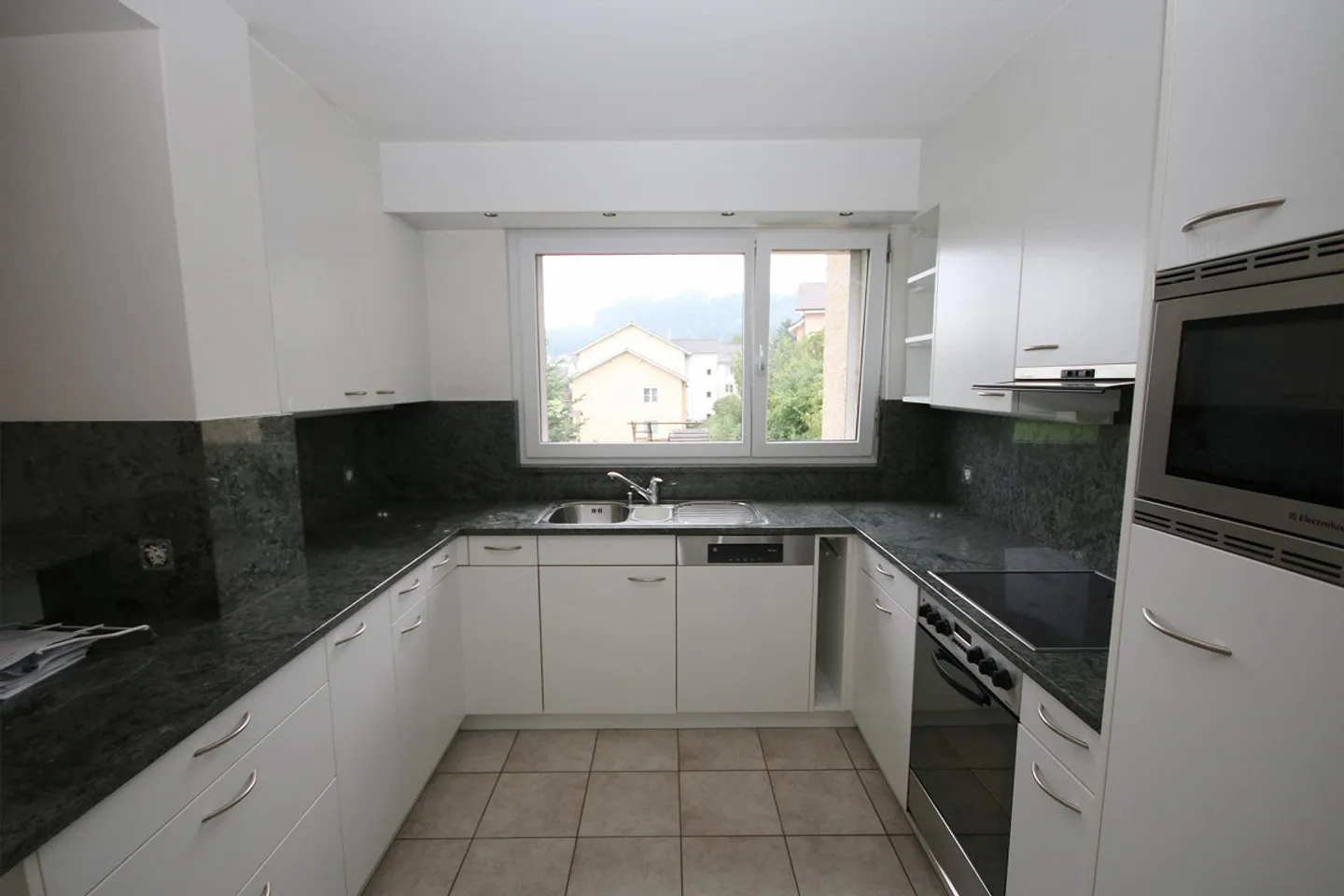 Appartement familial de 6,5 pièces, situé au centre et au calme - Photo 5 sur 8