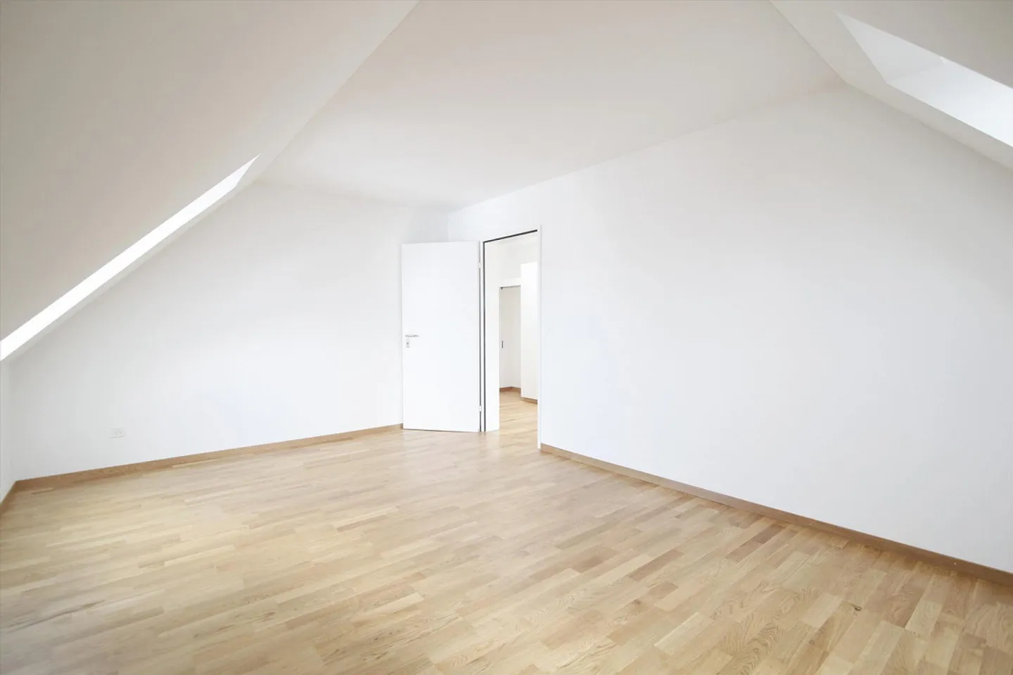 Appartement parfait en ville dans un emplacement calme - Louez sans dépôt ! - Photo 3 sur 8