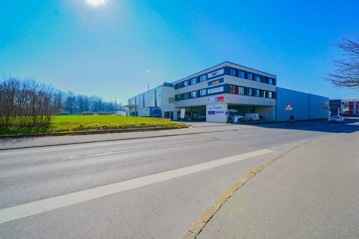 Spazi commerciali, uffici o magazzini a partire da 120 m² in posizione privilegiata - Foto 7 di 10