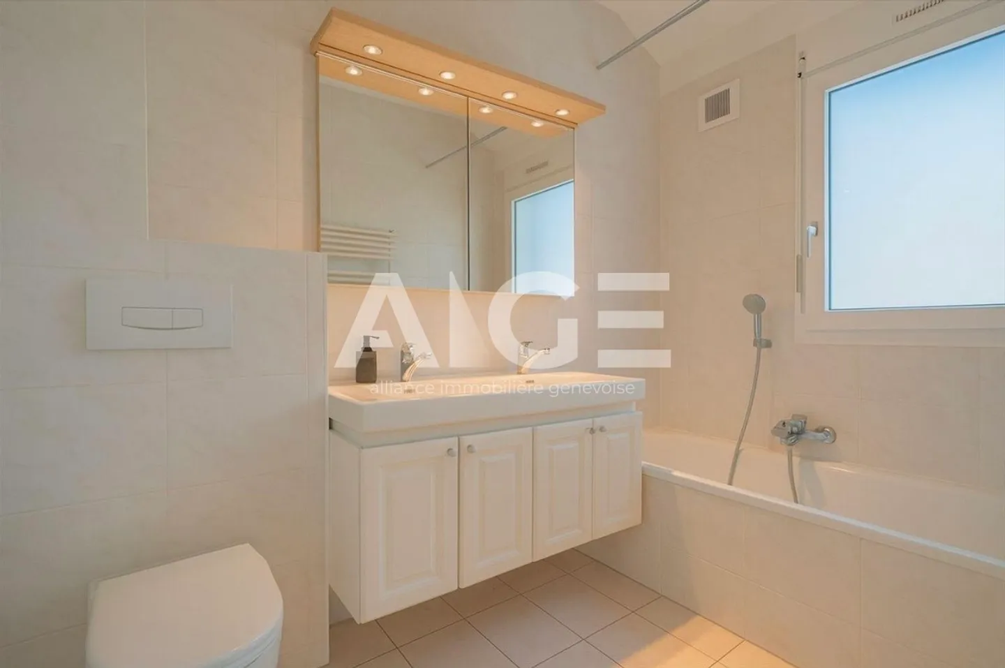 Schöne Villa mit unabhängigem Studio - Foto 7 von 10