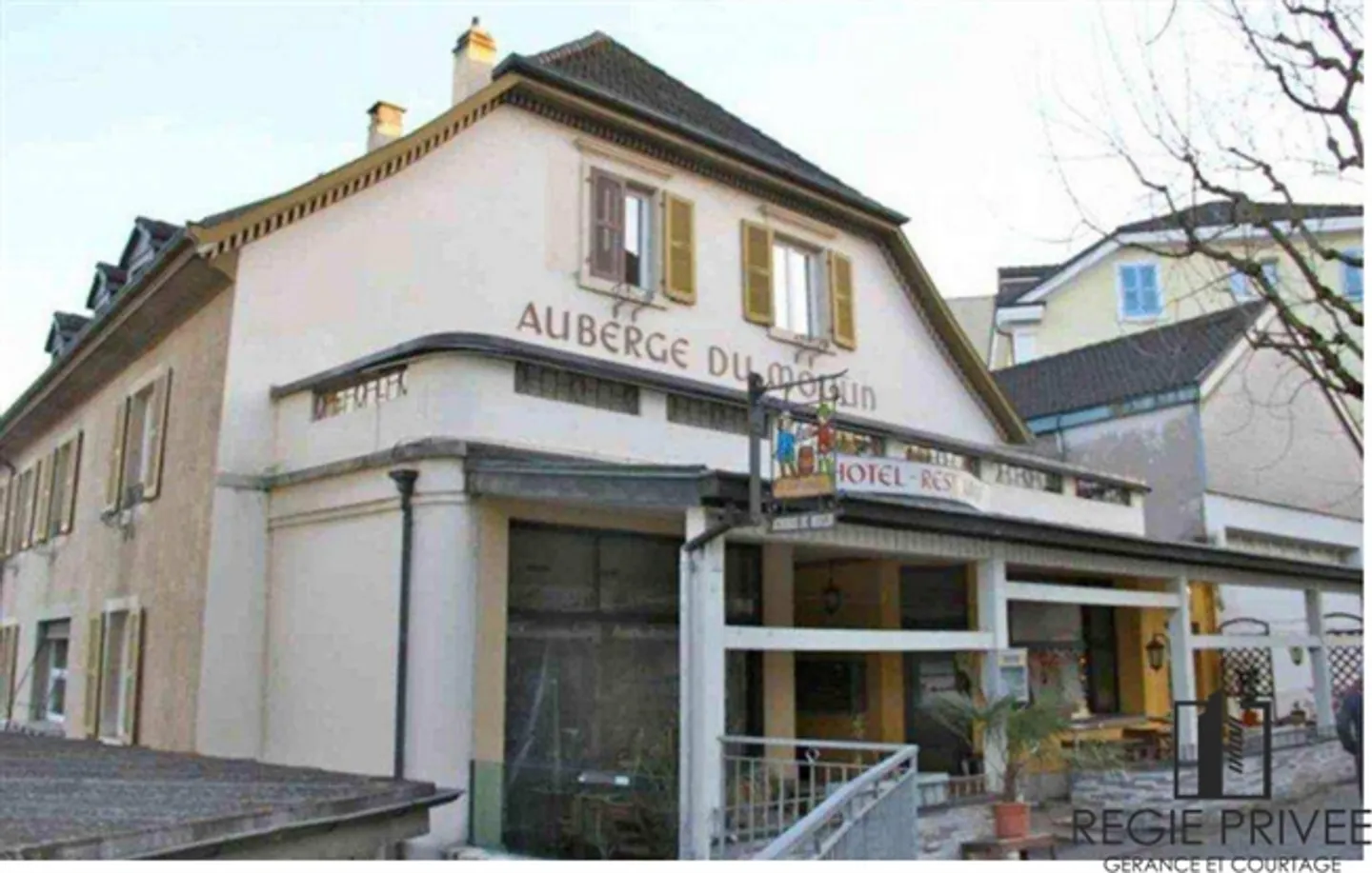 Gemischt genutztes Gebäude für Investoren - Foto 1 von 7