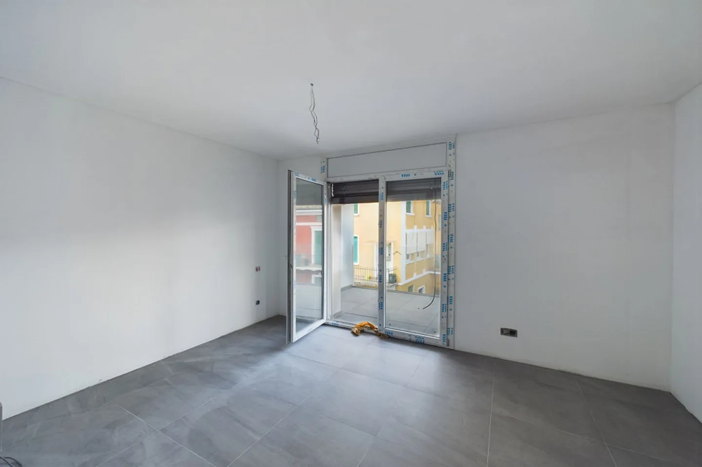 Modern Apartments in Quiet Area - Photo 12 of 13