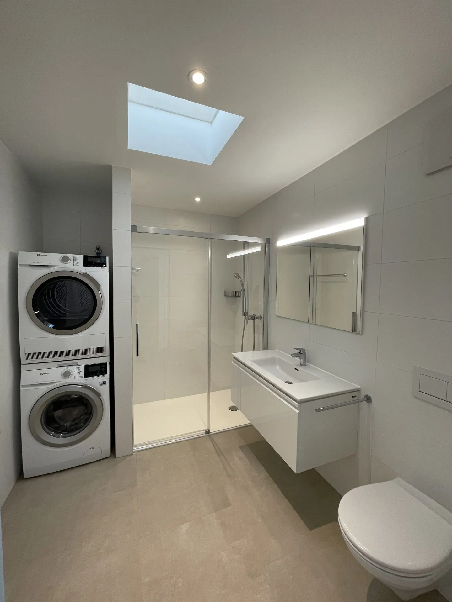 Modern 3.5 Room - Photo 3 of 6