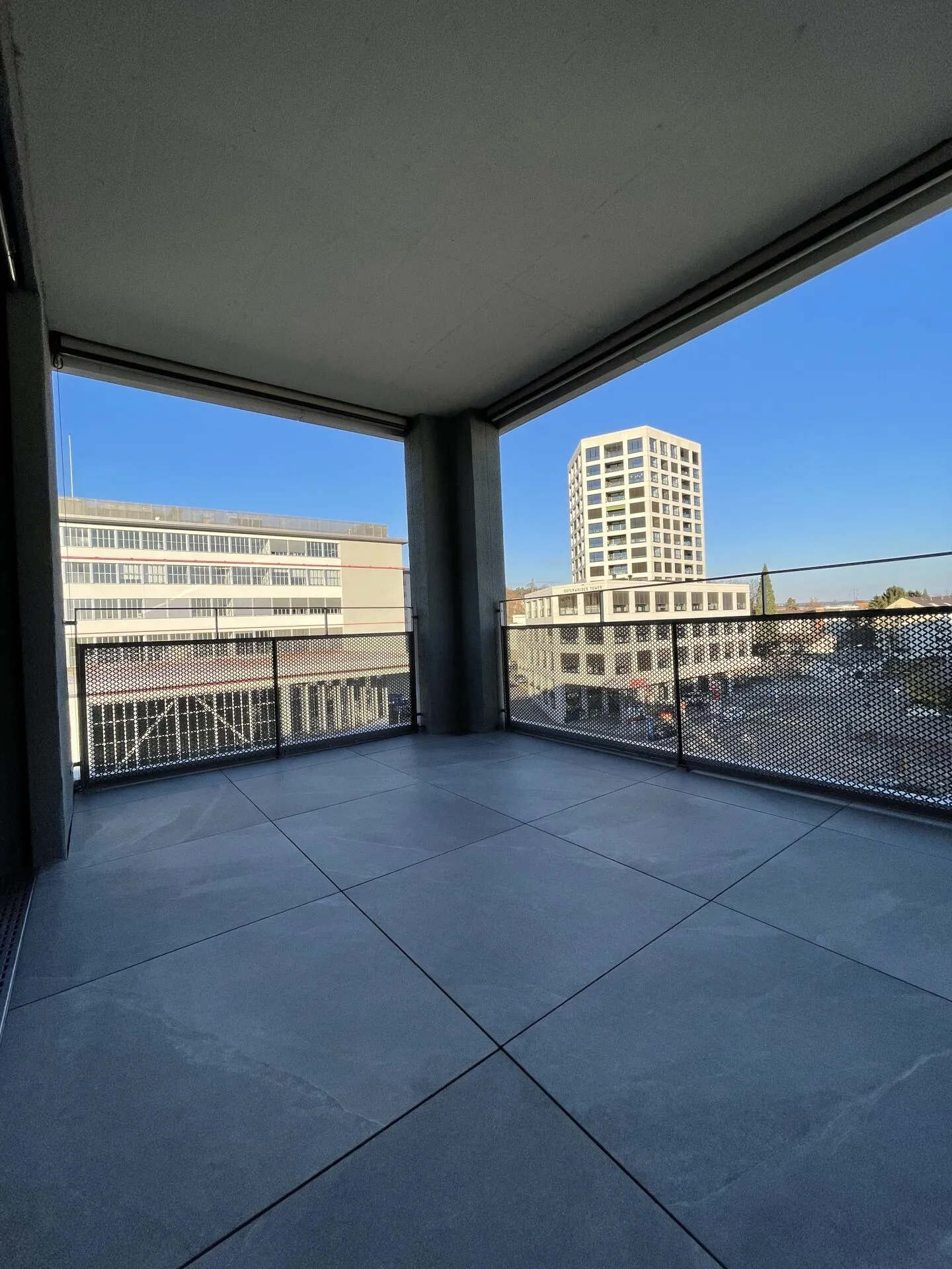 Modern 3.5 Room - Photo 5 of 6