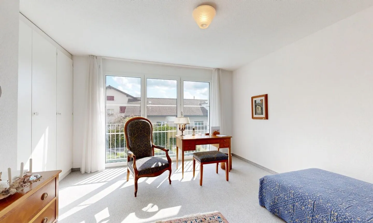 Spacious and bright apartment in a prime location - Photo 9 of 11