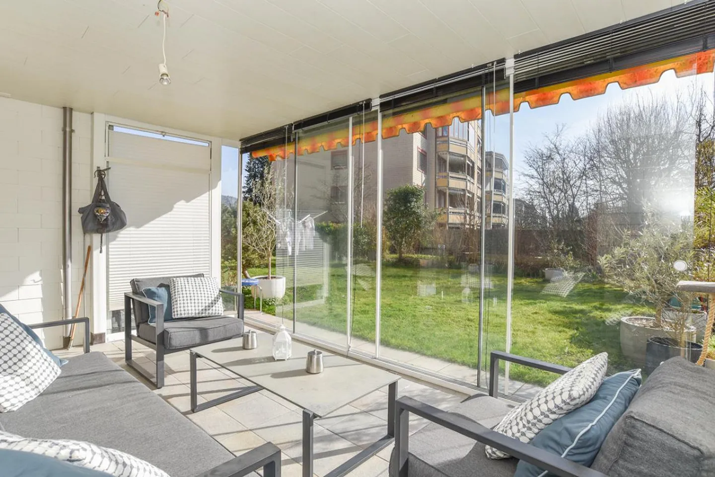 Renovierte Parterre-Wohnung mit Wintergarten und Gartenanteil - Foto 7 von 14