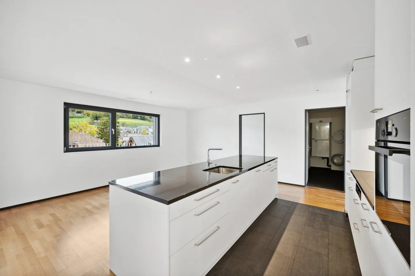 RENT WITHOUT DEPOSIT - cozy apartment with balcony - Photo 6 of 10