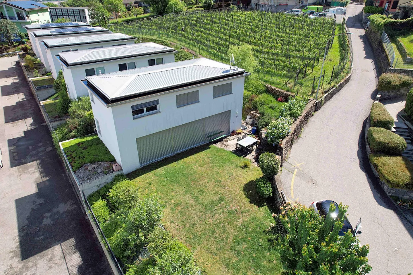 Villa moderna con bel giardino - Foto 3 di 22