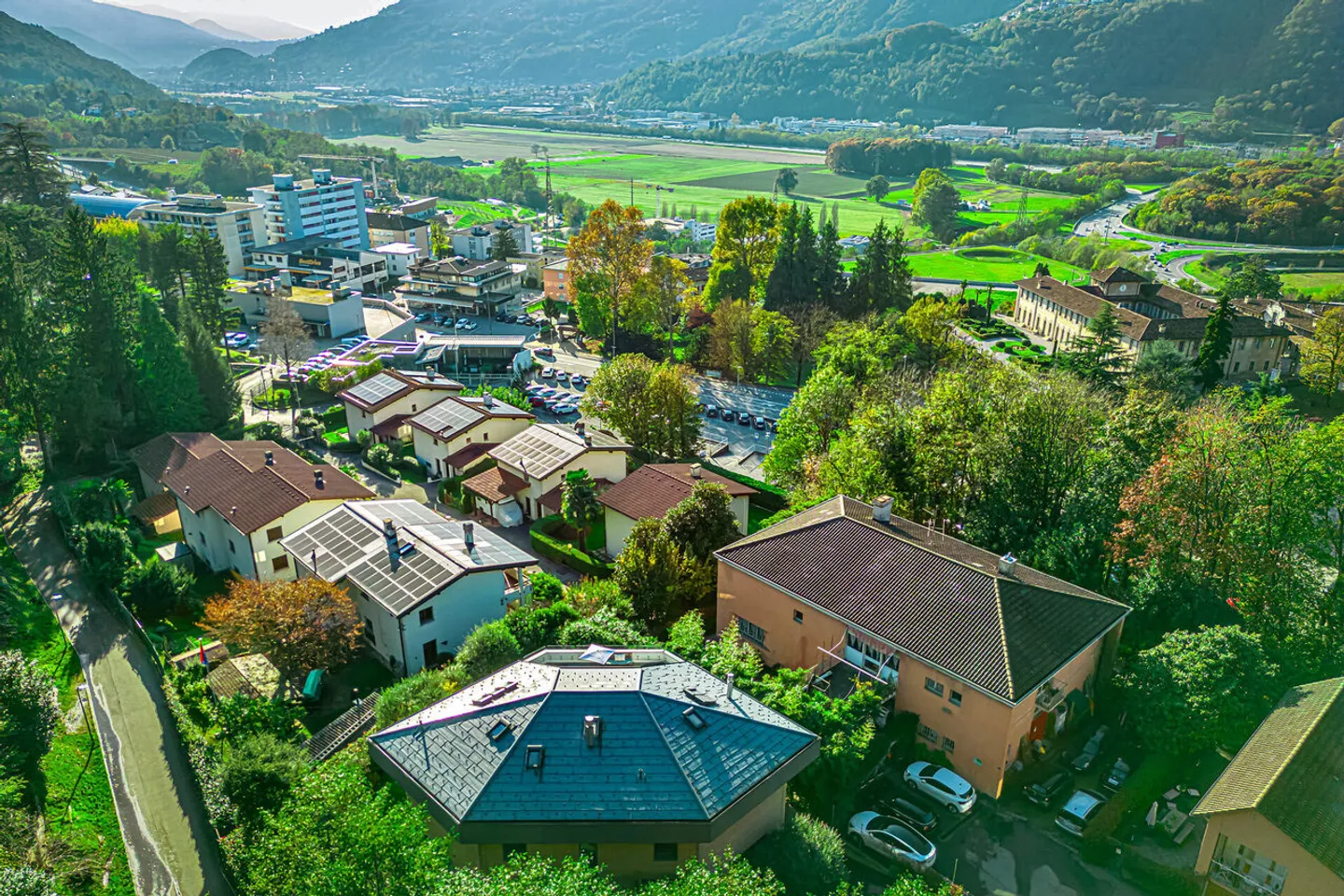 Elegante Villa mit Panoramablick in Lugano-Vezia - Foto 3 von 13