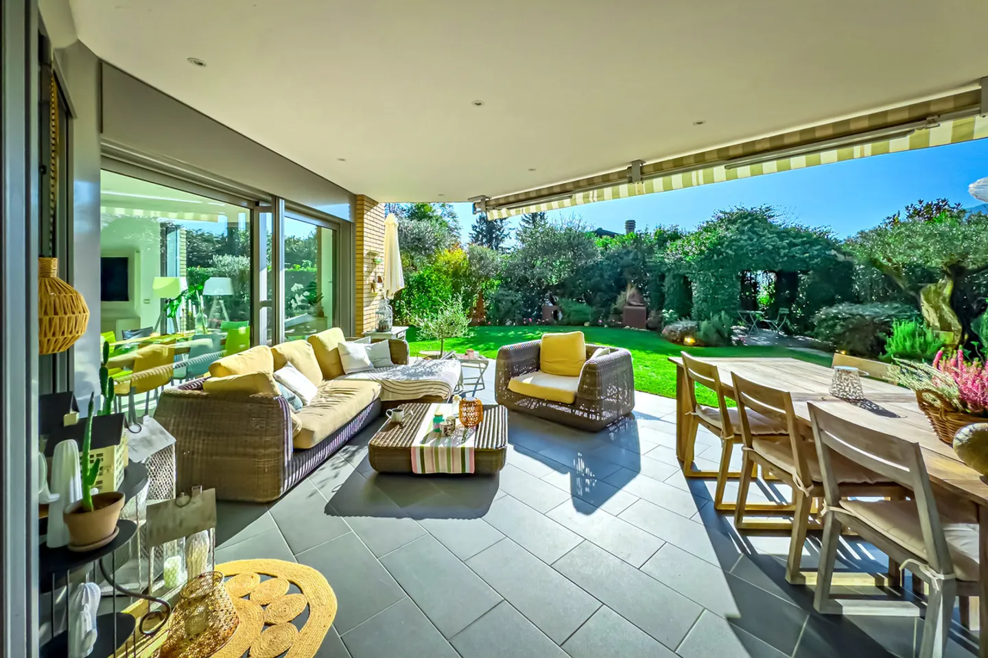 Elegante Villa mit Panoramablick in Lugano-Vezia - Foto 7 von 13