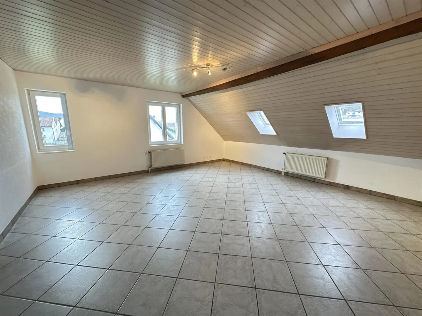 3.5 Room Apartment - Photo 4 of 10