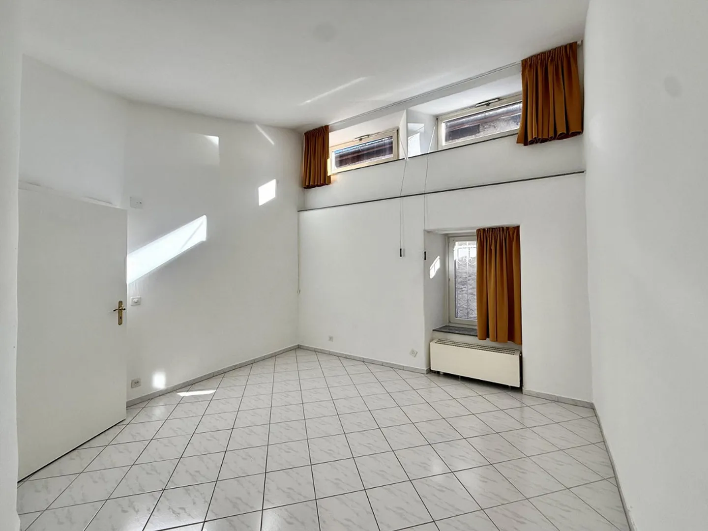 SOUS-LOCATION - PARTIE DE MAISON DANS UNE COUR À STABIO - Photo 6 sur 9
