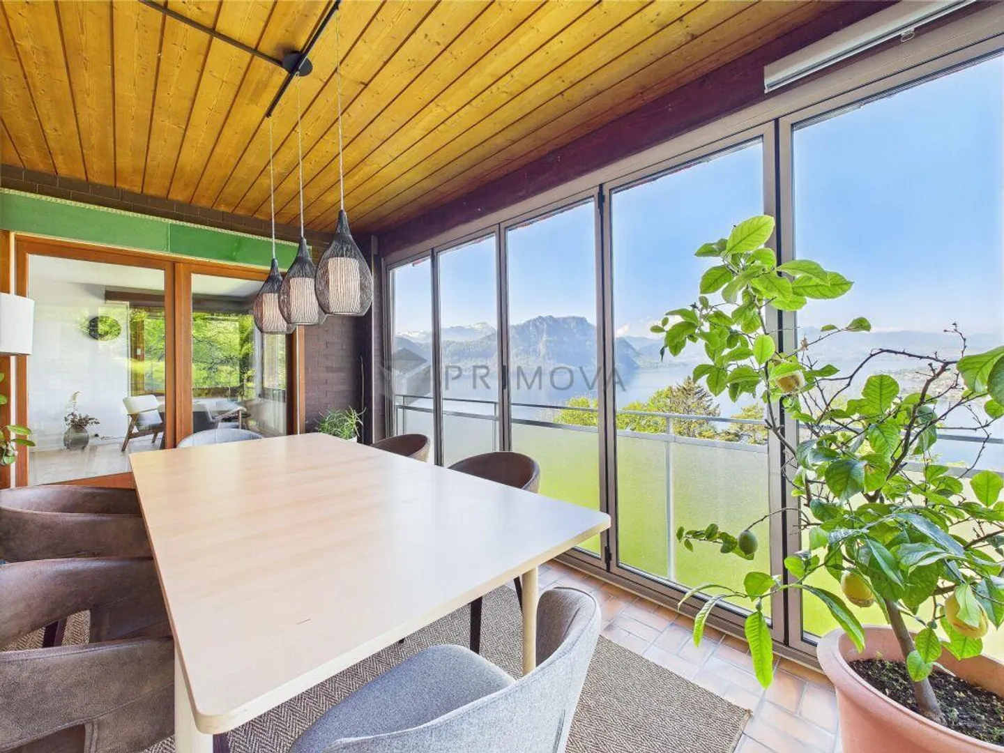 Ultima possibilità per la tua casa da sogno con una vista sensazionale sul lago e sulle montagne! - Foto 1 di 18