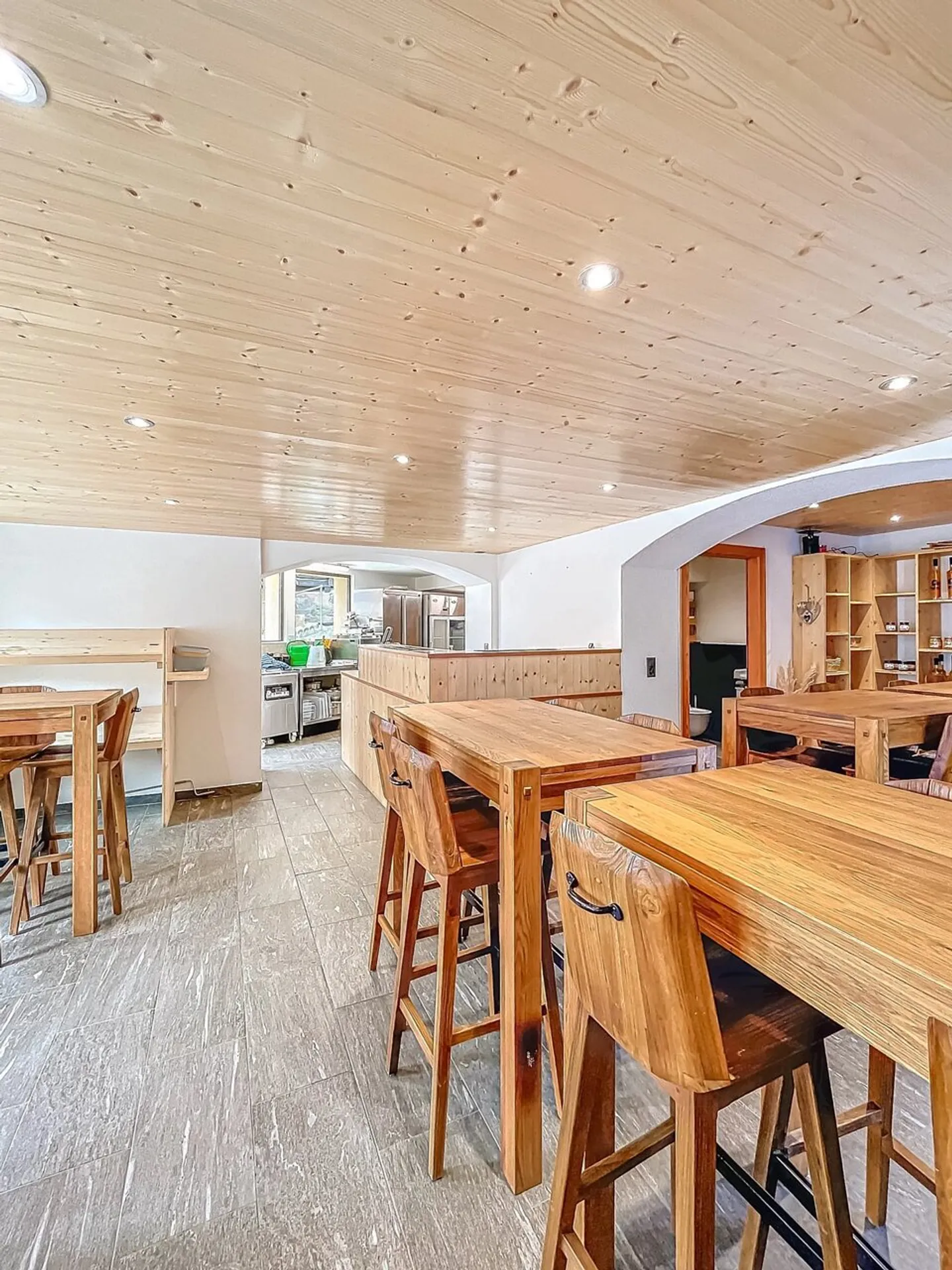 Restaurant authentique avec appartement inclus - Photo 4 sur 11