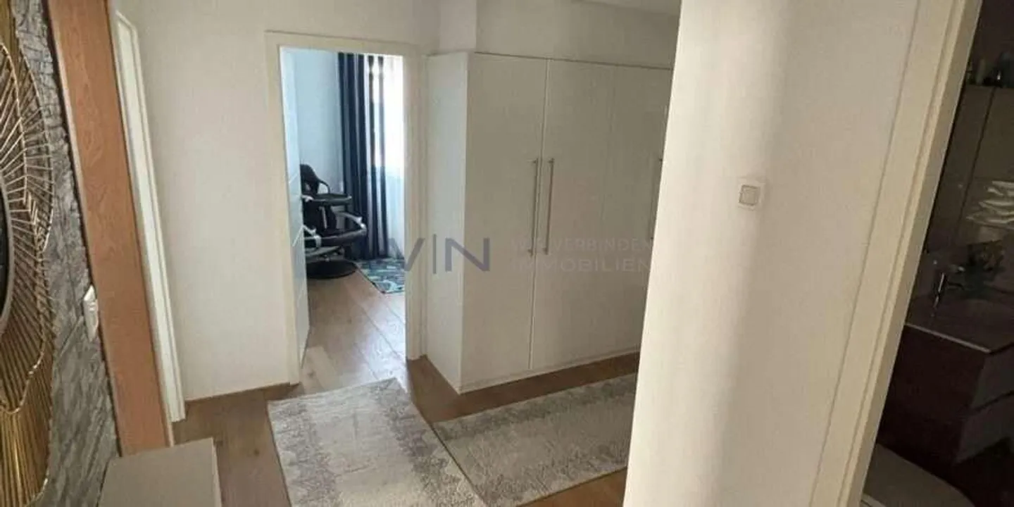Top renovated 4.5-room apartment - Photo 4 of 13