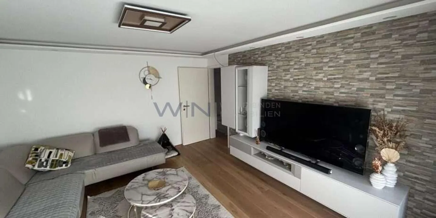 Top renovated 4.5-room apartment - Photo 1 of 13