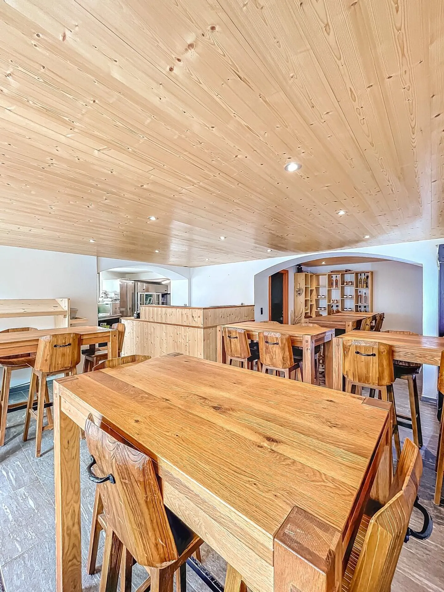 Restaurant authentique avec appartement inclus - Photo 3 sur 11