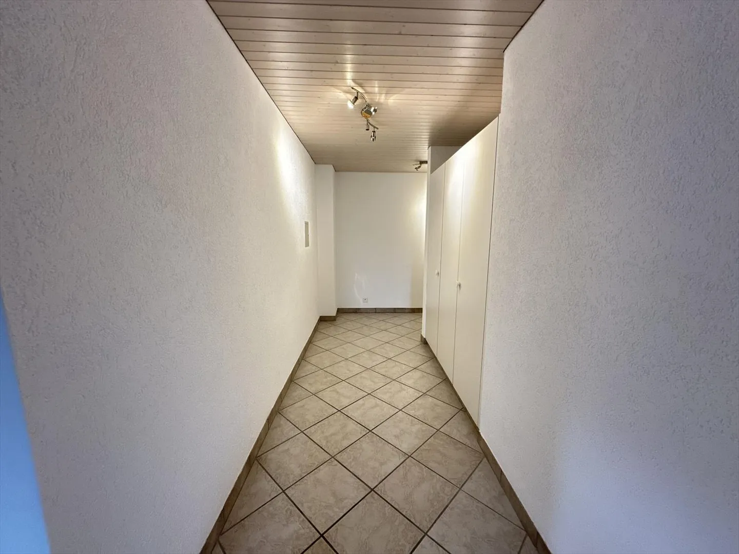 3.5 Room Apartment - Photo 7 of 10