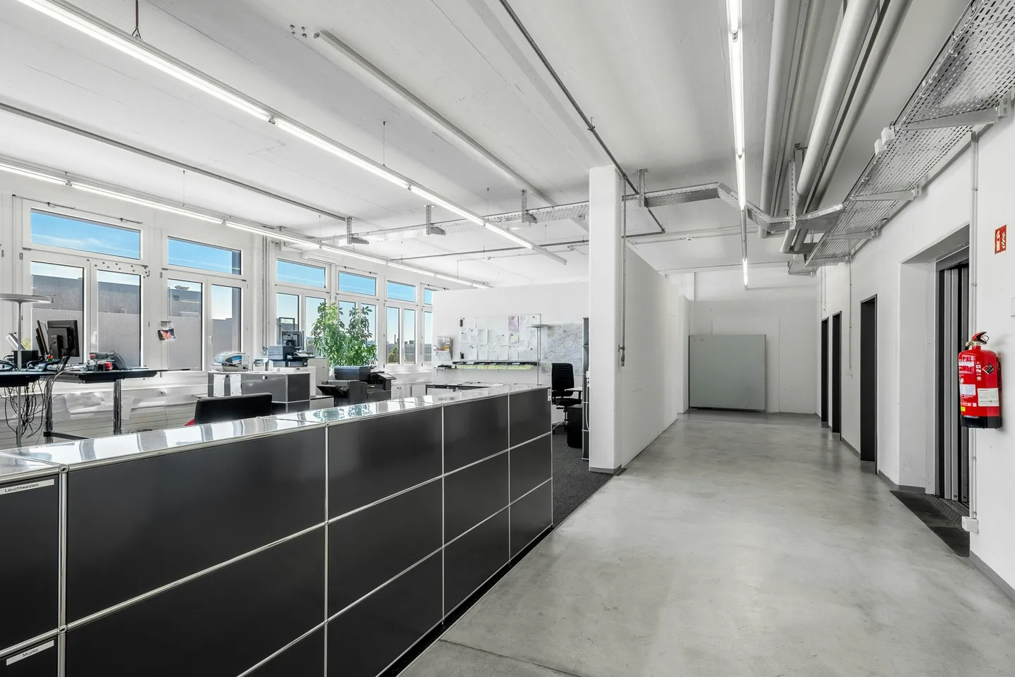 Spazioso spazio di stoccaggio - Foto 4 di 7