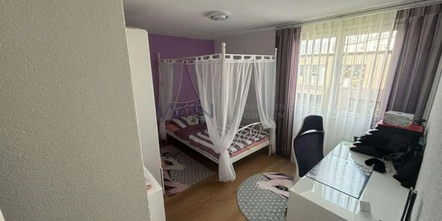 Top renovated 4.5-room apartment - Photo 9 of 13