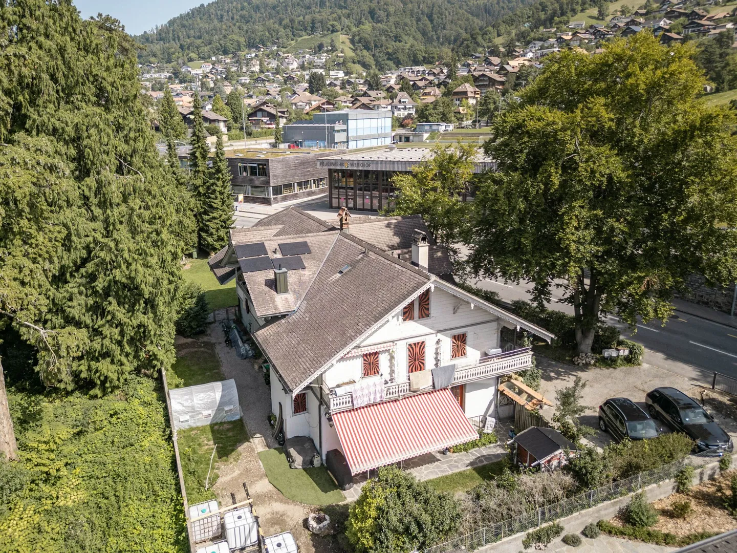 Casa multifamiliare versatile vicino al lago - Hünibach - Foto 2 di 24