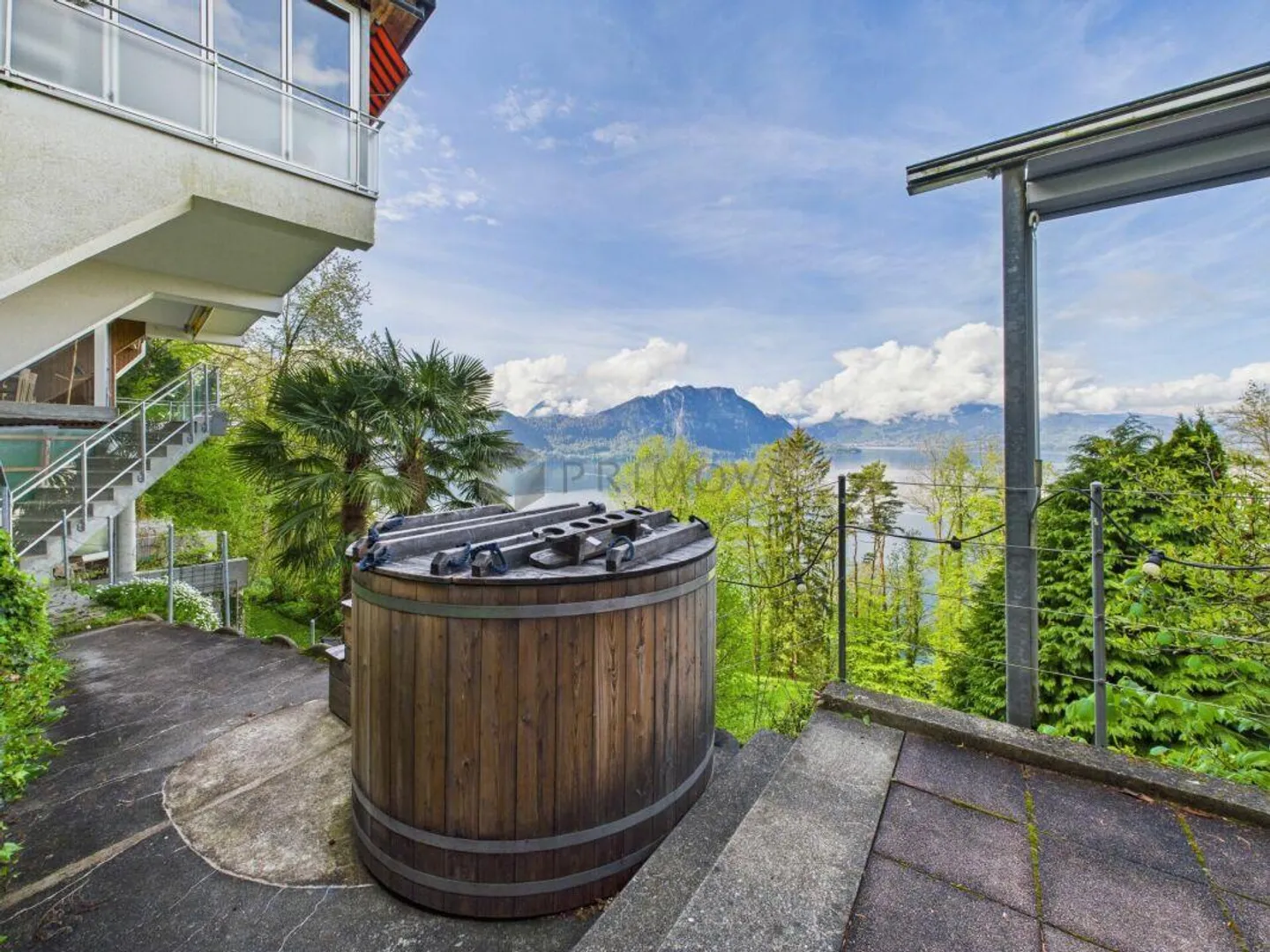 Ultima possibilità per la tua casa da sogno con una vista sensazionale sul lago e sulle montagne! - Foto 3 di 18