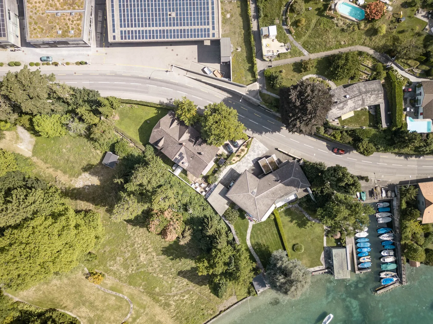 Casa multifamiliare versatile vicino al lago - Hünibach - Foto 3 di 24
