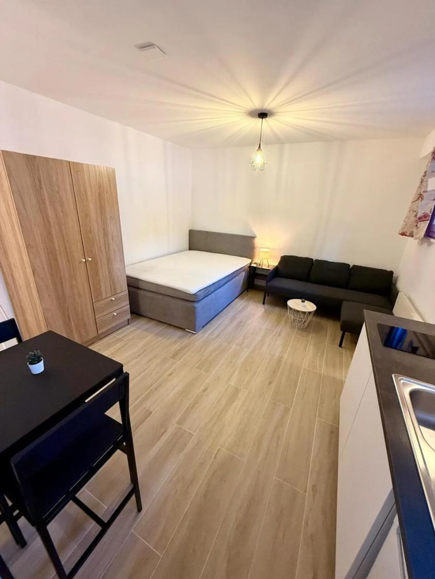 Charming small renovated studio - IN THE YEAR - Photo 3 of 6