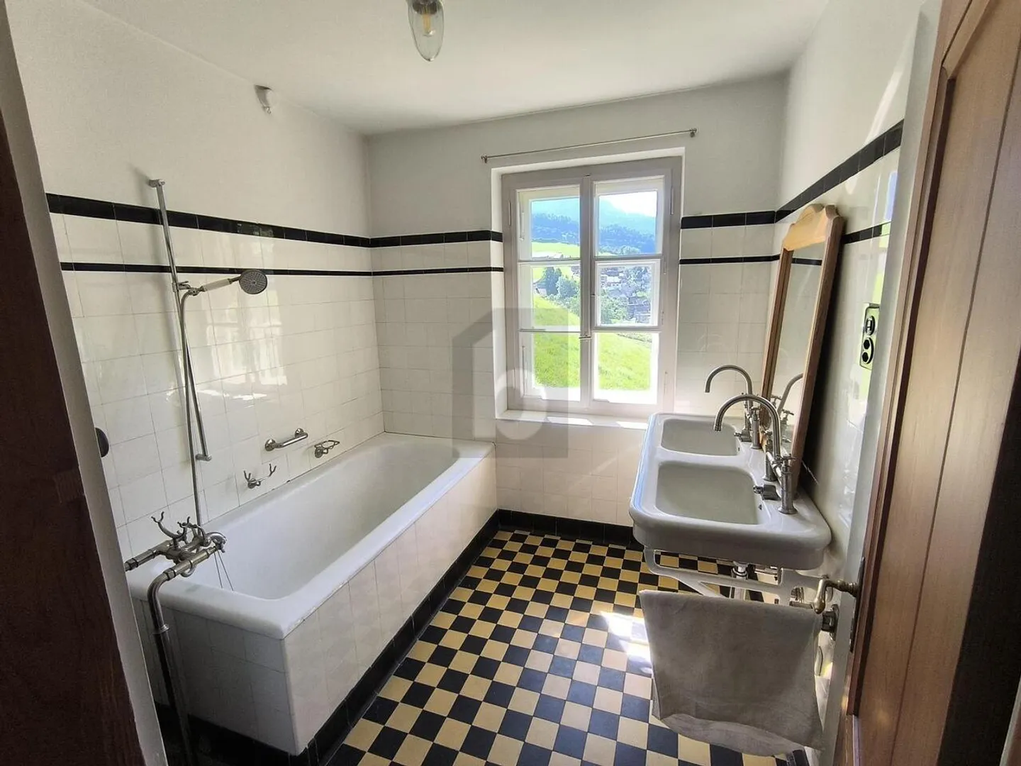 Charmante Villa mit Traumhaftem Blick - Foto 4 von 6