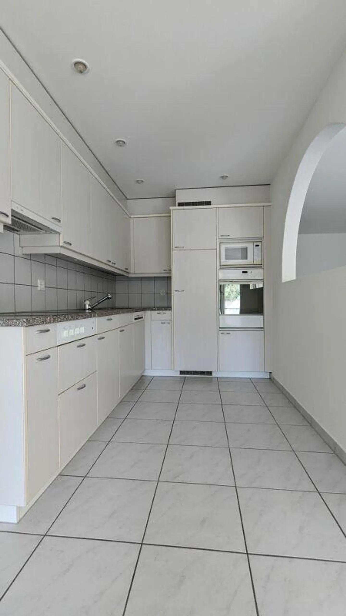 Vie tranquille dans la verdure près de la ville - Photo 5 sur 13