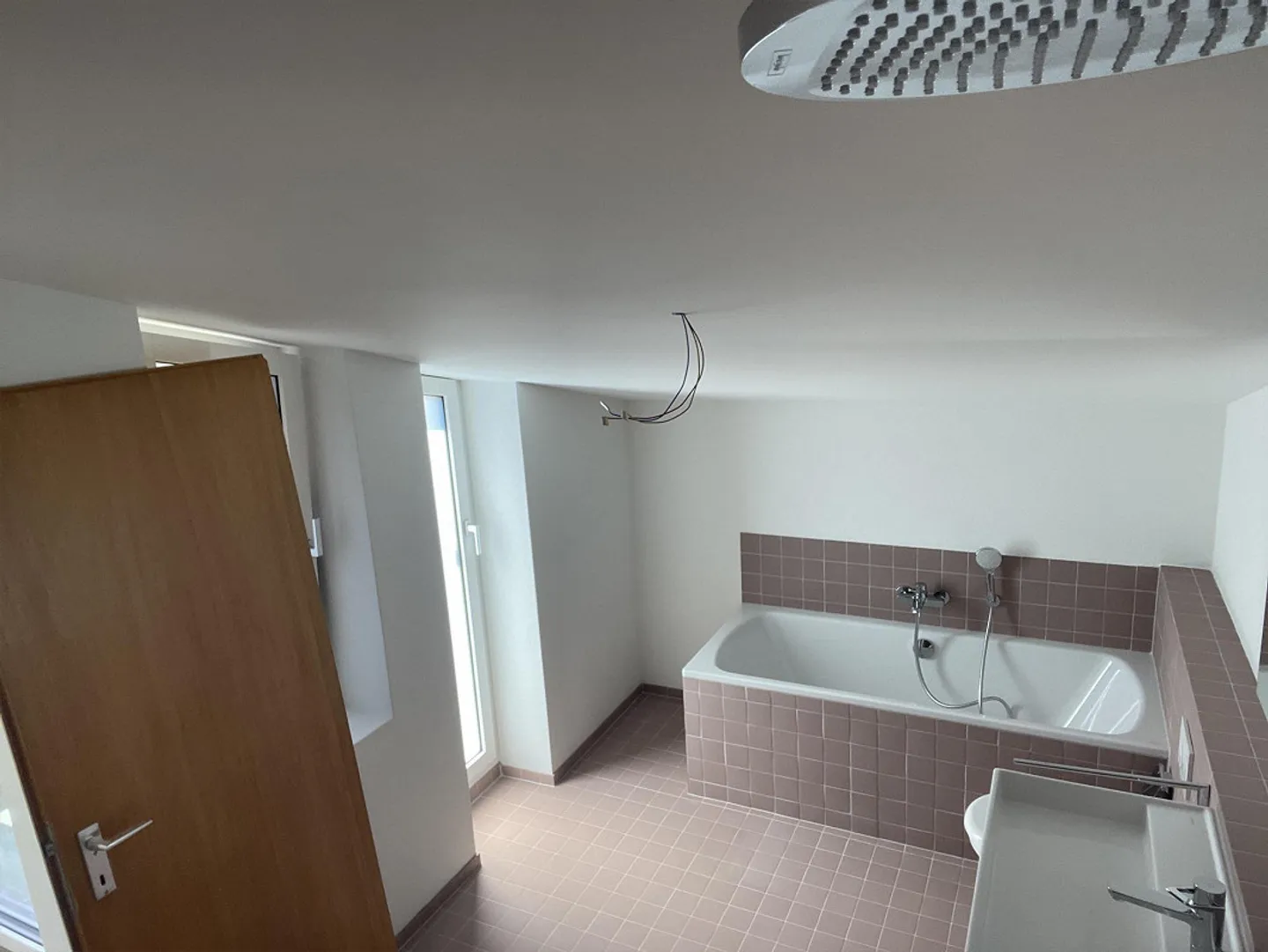 6.5-Room Single-Family Home with Pool and Double Garage in Arlesheim for Rent - Photo 5 of 12