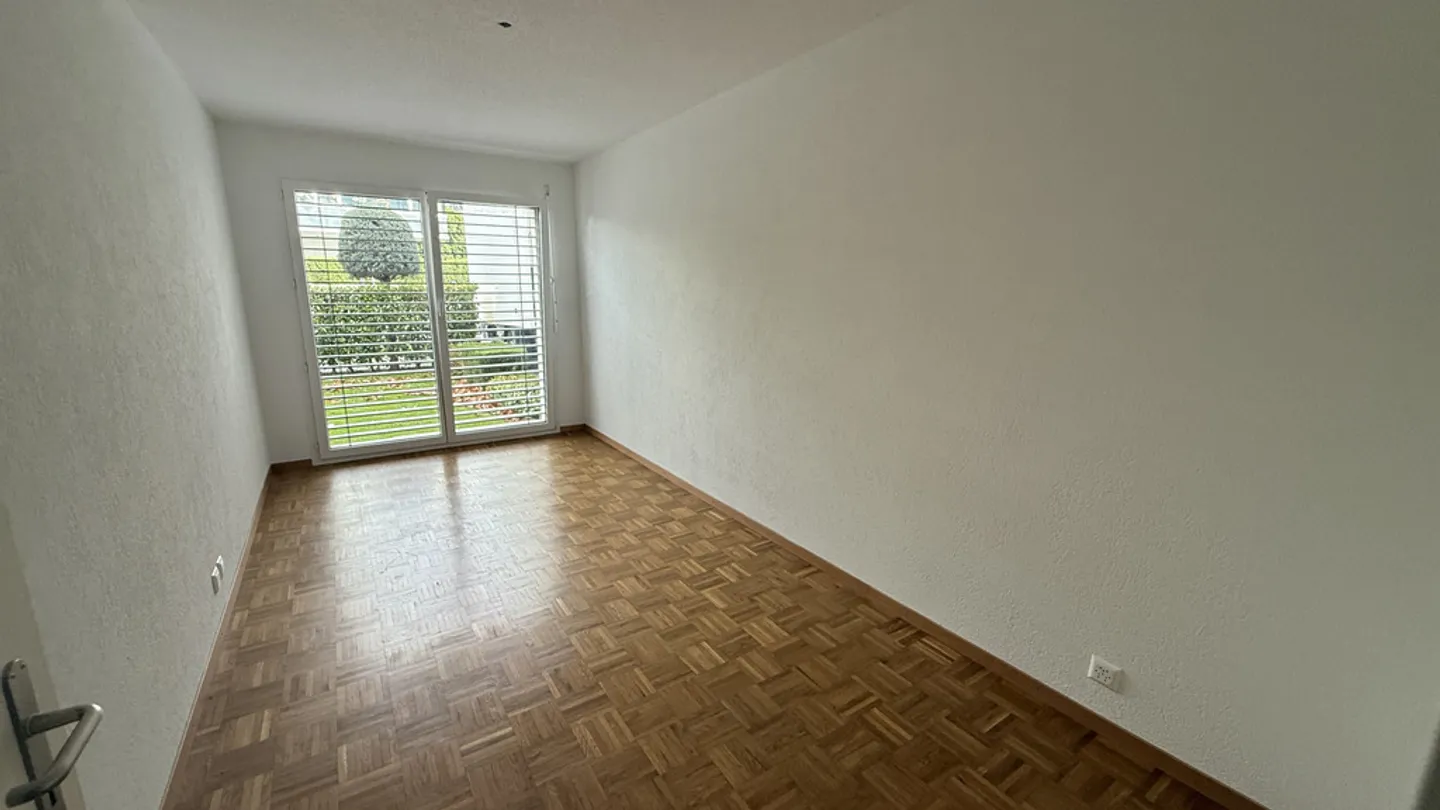 Grande appartement de 3,5 pièces disponible immédiatement - Photo 7 sur 9