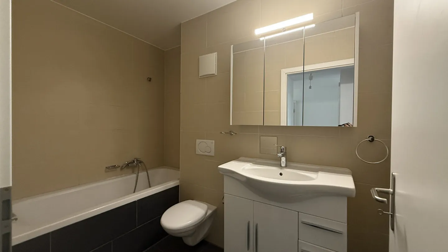 Grande appartement de 3,5 pièces disponible immédiatement - Photo 9 sur 9