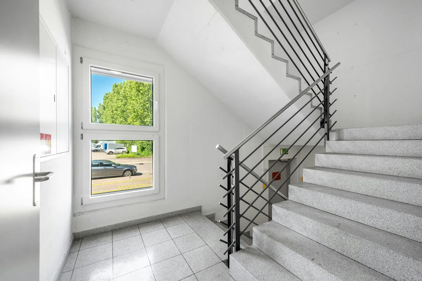 Spazioso spazio di stoccaggio - Foto 6 di 7