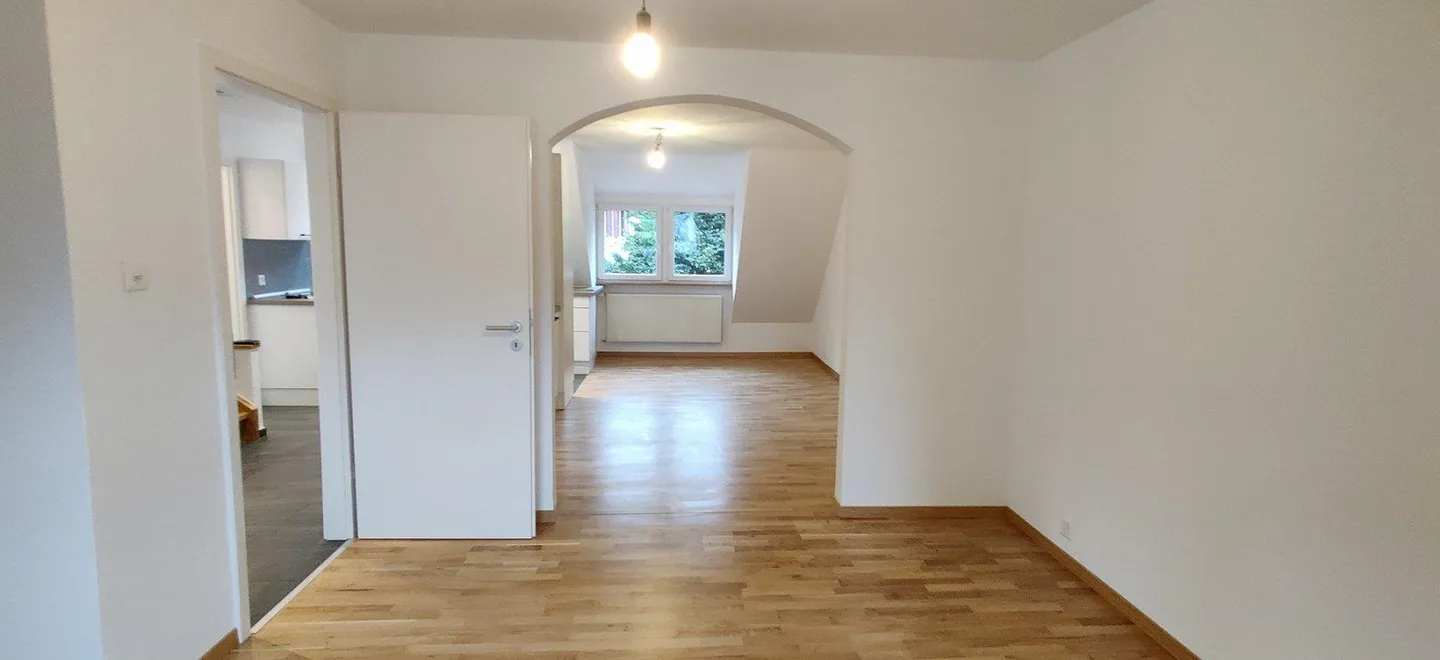Belle appartement en duplex de 4 pièces à louer dans les combles - Photo 1 sur 1