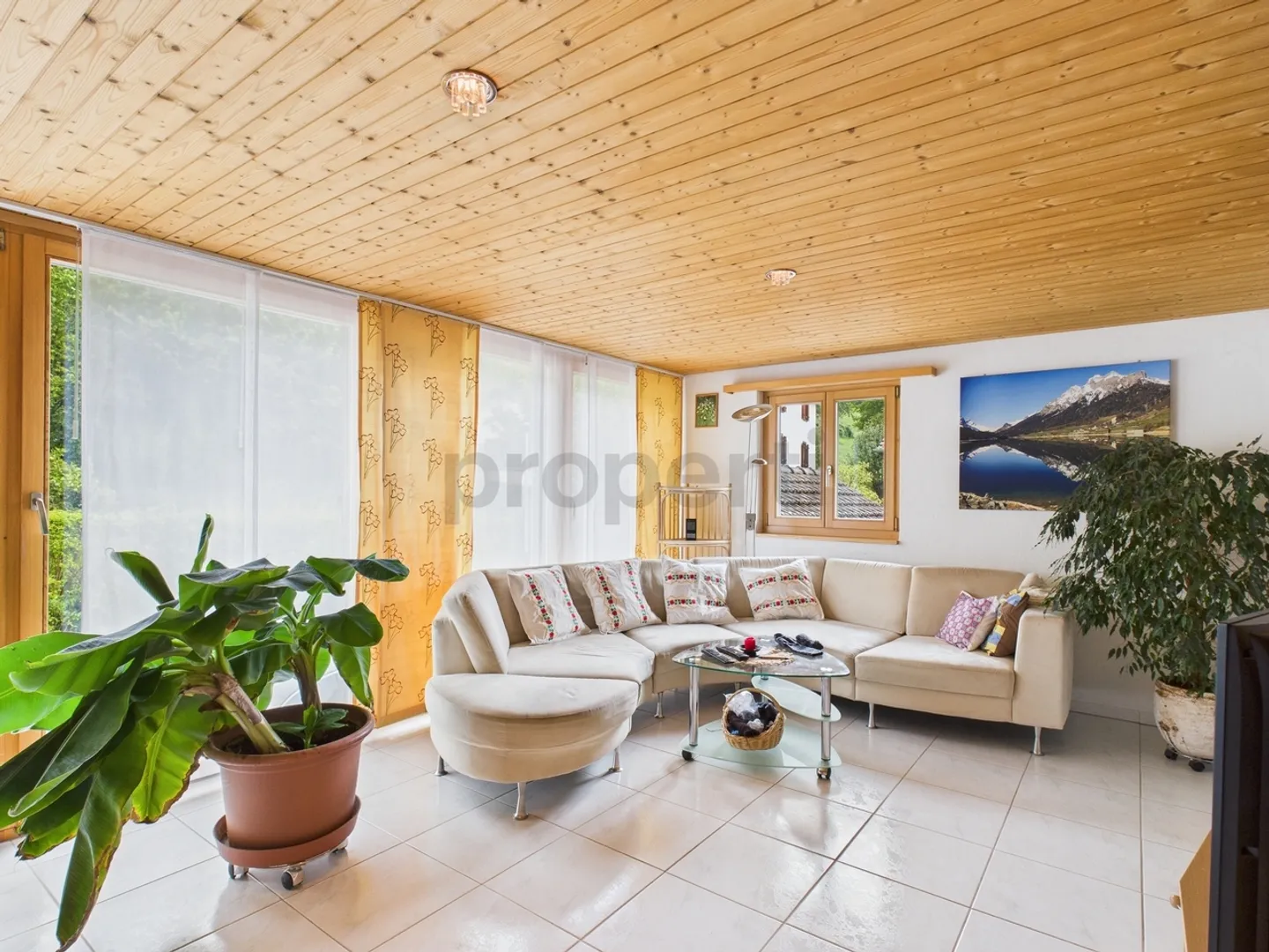 Maison résidentielle et de vacances de 5,5 pièces à Cazis avec beau jardin et abri séparé - Photo 1 sur 13