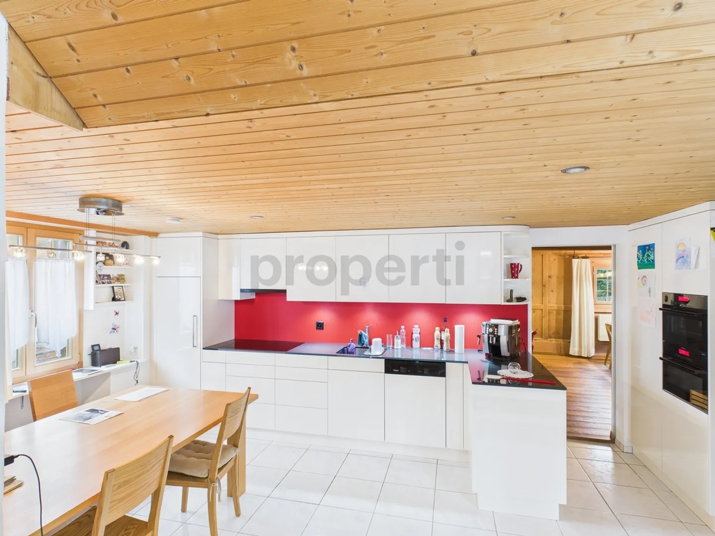 Maison résidentielle et de vacances de 5,5 pièces à Cazis avec beau jardin et abri séparé - Photo 2 sur 13