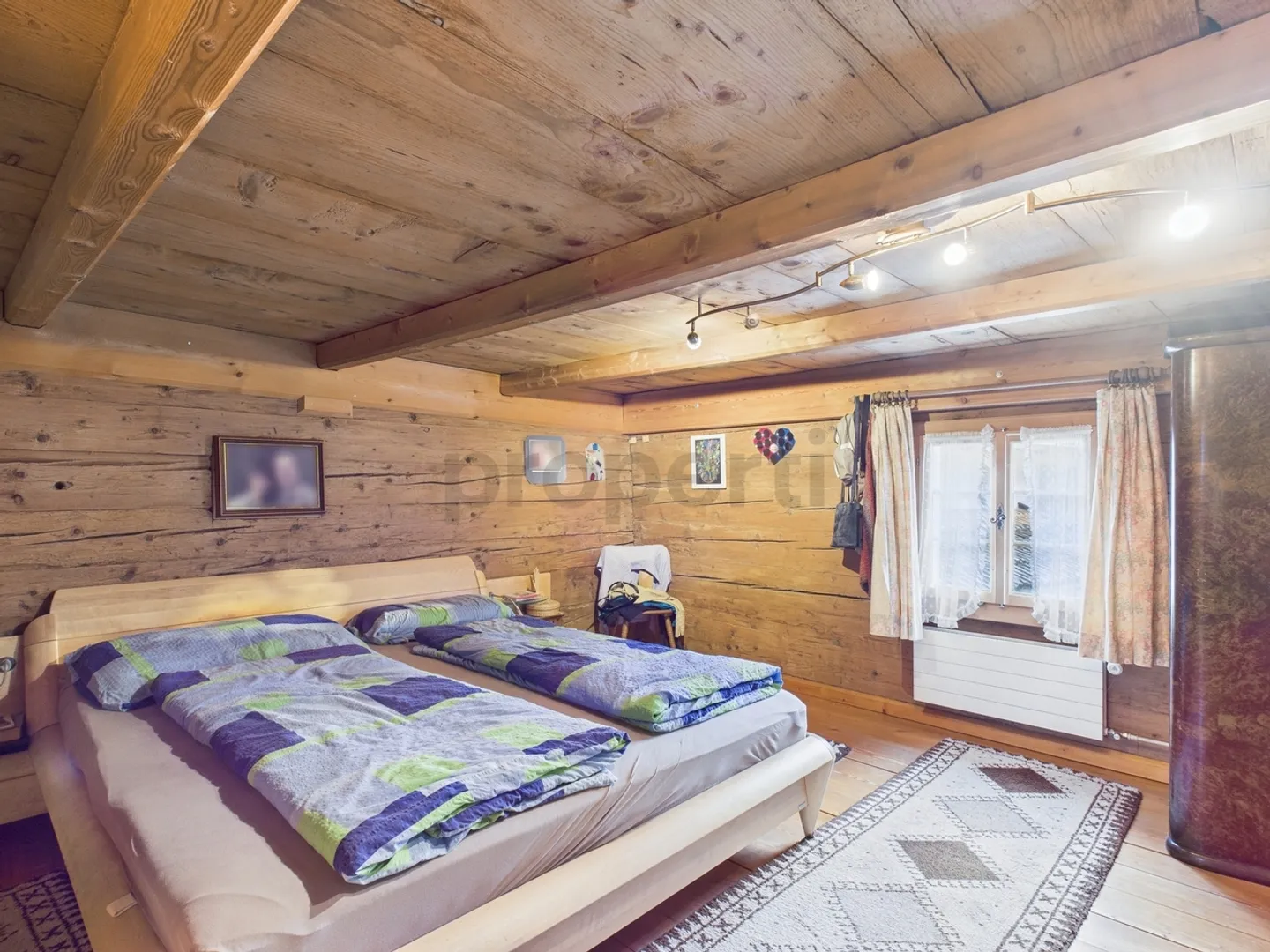 Maison résidentielle et de vacances de 5,5 pièces à Cazis avec beau jardin et abri séparé - Photo 4 sur 13