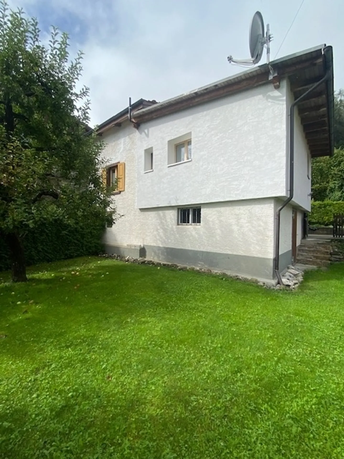 Maison résidentielle et de vacances de 5,5 pièces à Cazis avec beau jardin et abri séparé - Photo 10 sur 13
