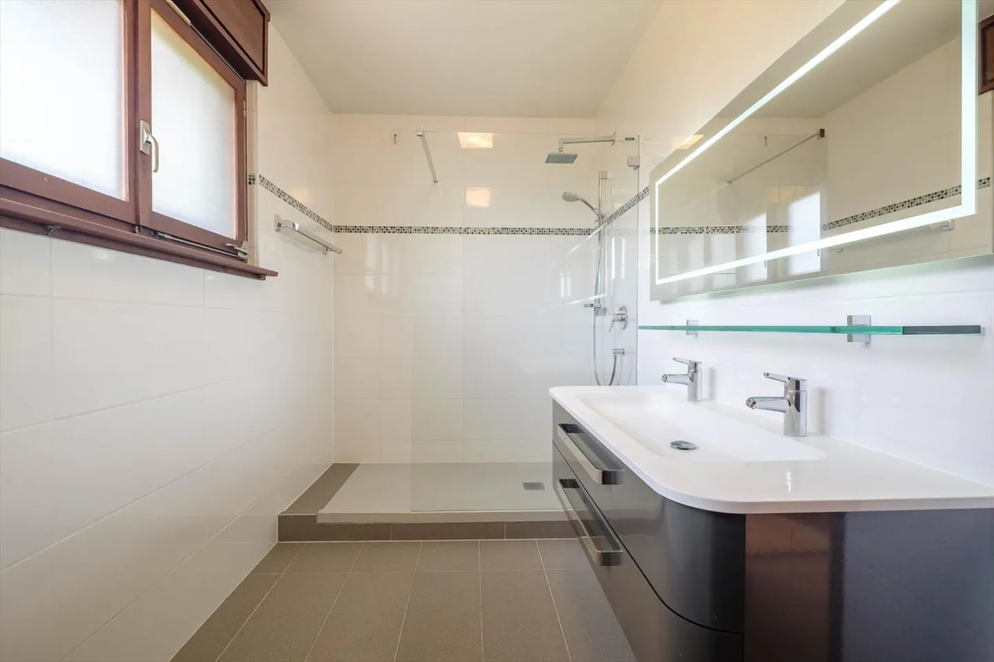 Villa avec beaux volumes et jardin arboré - Lancy - Photo 7 sur 9