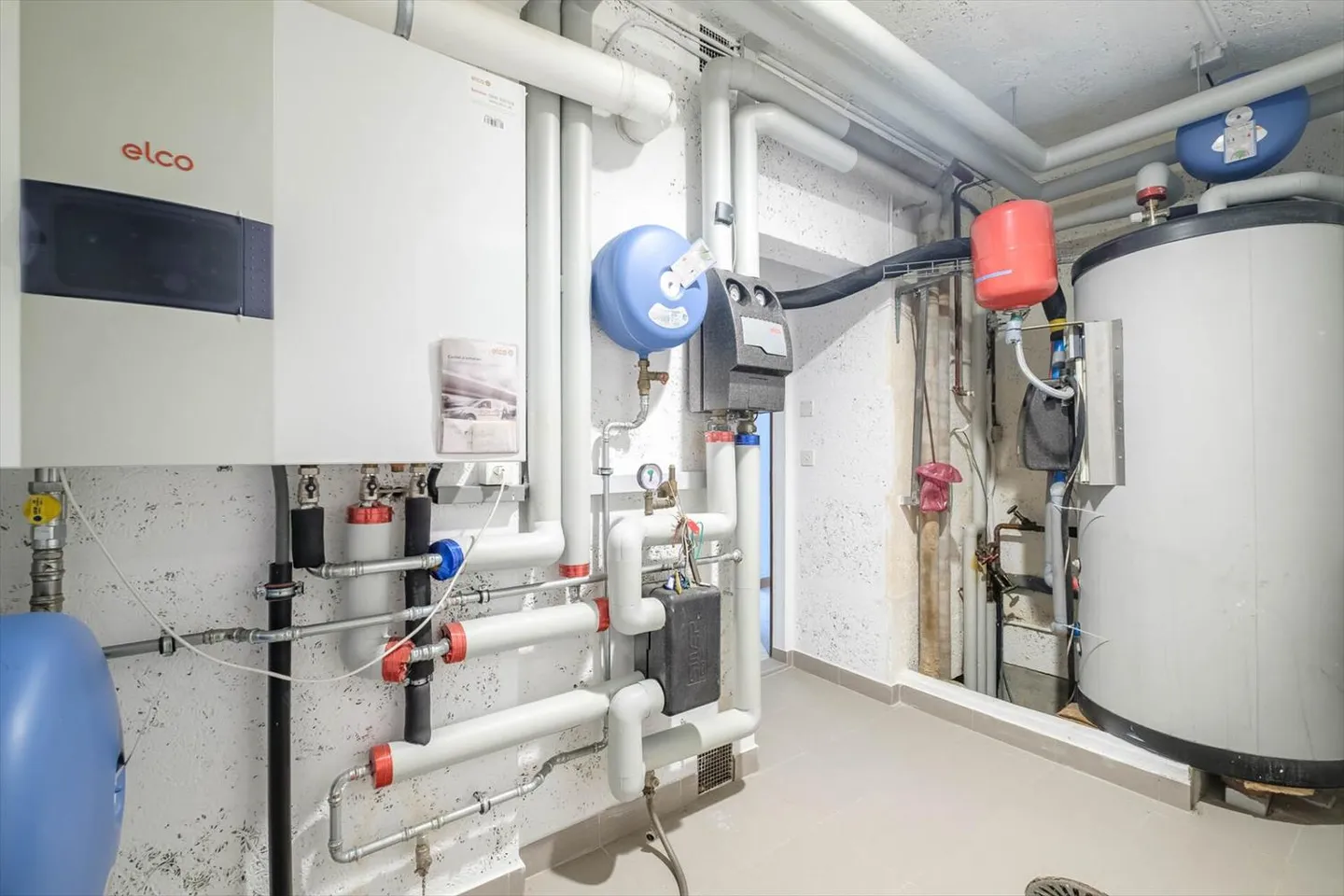 Villa avec beaux volumes et jardin arboré - Lancy - Photo 8 sur 9