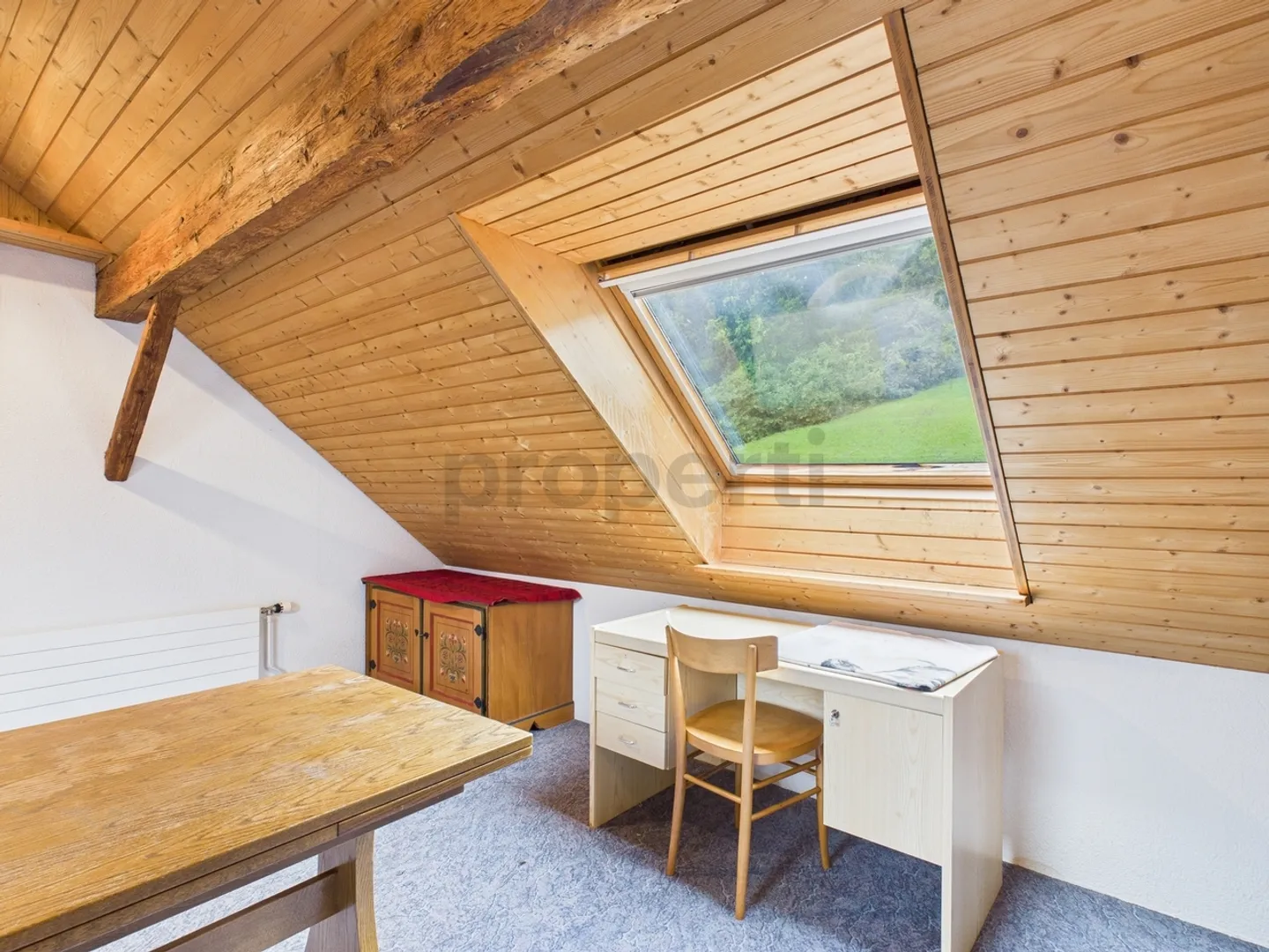 Maison résidentielle et de vacances de 5,5 pièces à Cazis avec beau jardin et abri séparé - Photo 6 sur 13