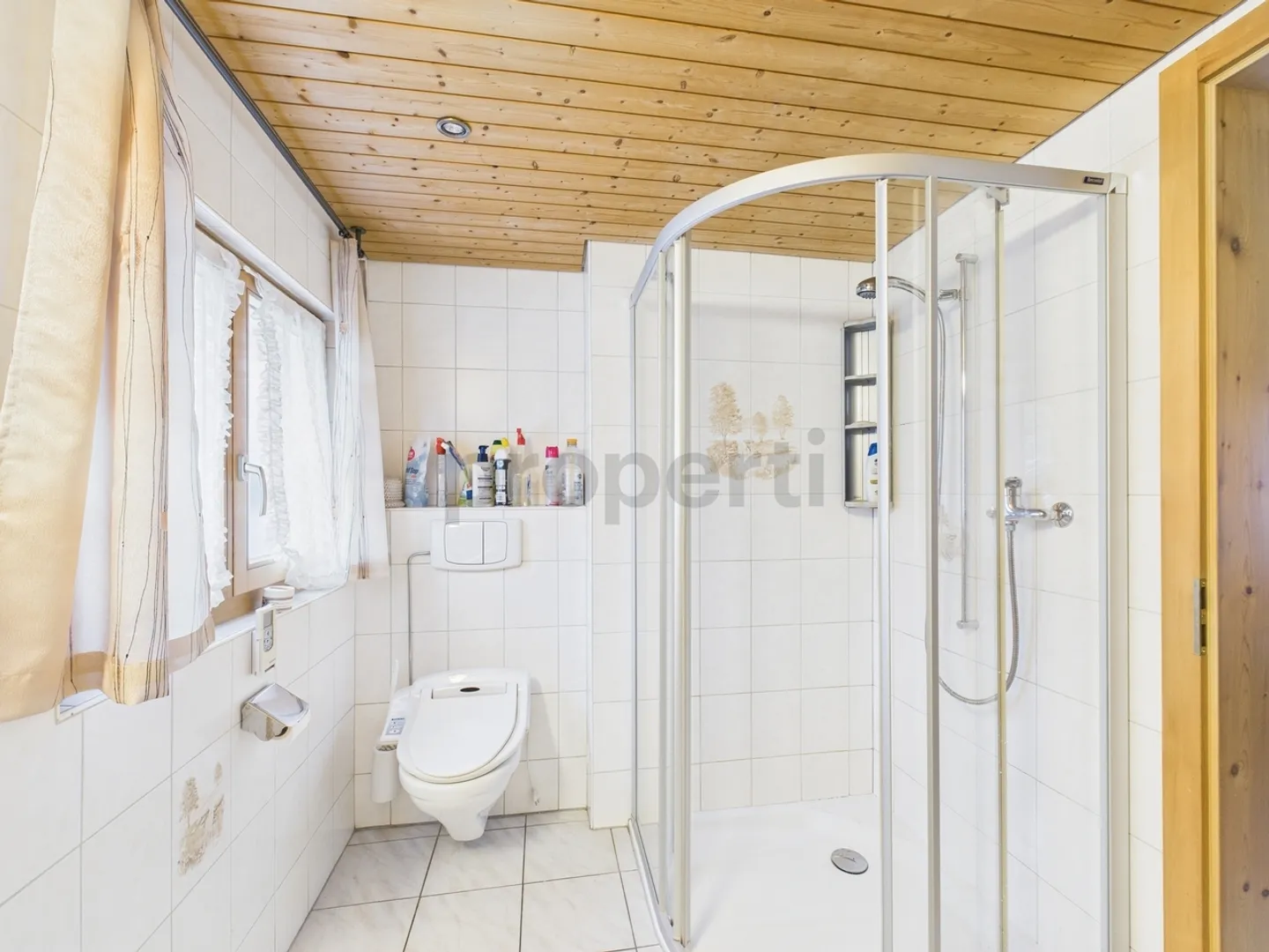 Maison résidentielle et de vacances de 5,5 pièces à Cazis avec beau jardin et abri séparé - Photo 8 sur 13