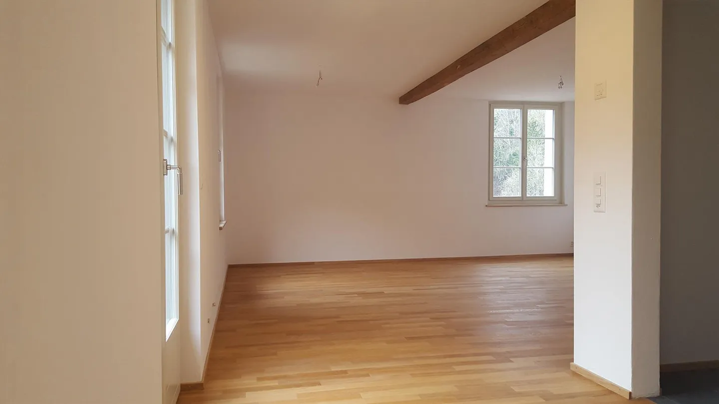 Charmante 2.5-Zimmer-Maisonette in historischer Mühle mit Seesicht - Foto 6 di 18